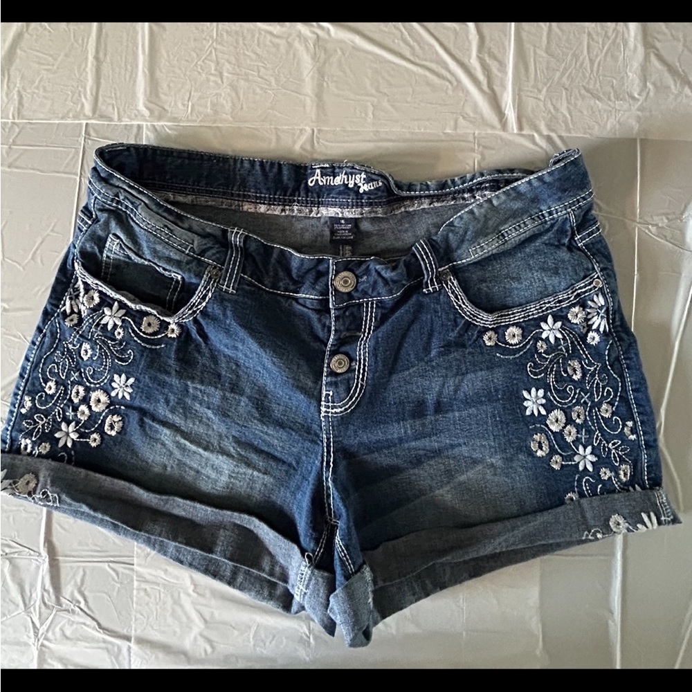 Amethyst Jeans Jean shorts in a size 16